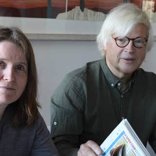 Att fria inför publik, är det höjden av romantik eller ett övergrepp?