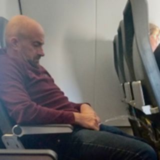 Man Pees on✈️|Newlyweds Arrested|Couple Finds Free💰