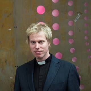 Hjälpen runt hörnet – Albin Tanke (repris)