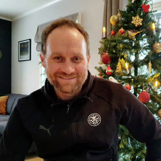 Hos Frigård: Sprenger terningen for «Rekdals» julekalender – og innrømmer at han ble lurt trill rundt av spillerne