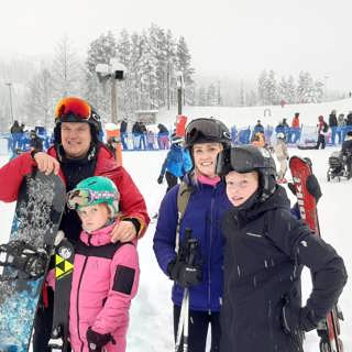 Kritik mot skidjättens priser: ”Det blir tufft för en familj att åka upp”