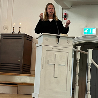 Mötesplats Rörstrand 2026.04.28 Antton Ahlmark i Centrum,kyrkan