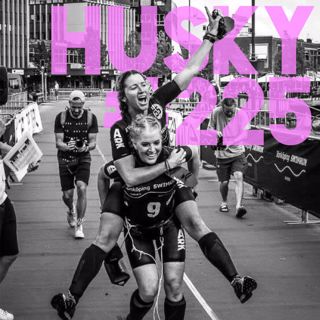 Swimrunlaget som visar att 1 plus 1 blir 3, Helen Wikmar och Isabella Hedberg, #225