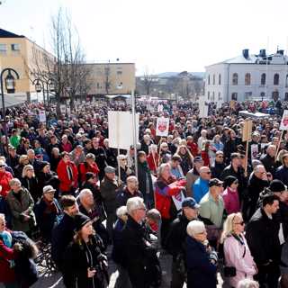 Grundlagsskyddad aktiemanipulation och gräl om demonstrationssiffror