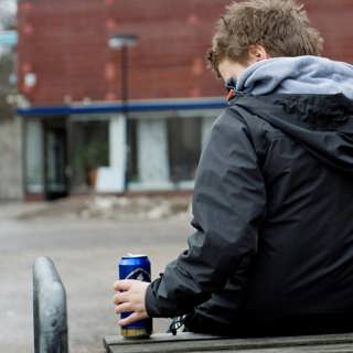 Unga dricker mindre alkohol