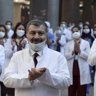 Svalde Aftonbladet Turkiets coronapropaganda? Fel och förvirring om inställda kejsarsnitt. Lågt förtroende för tidningar