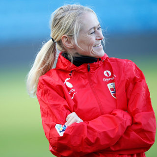 Episode 75 - Dr. Degerstrøm om hjerte, skader, Wembley-plystring og spillertelefoner midt på natta