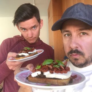 Macka 32: Mosade oliver med chèvre och bacon