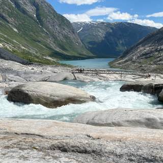Glaciären Jostedalsbreen – och landet som föds när isen drar sig tillbaka