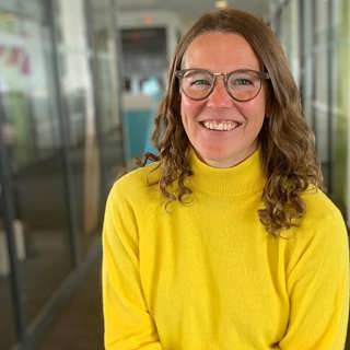 Josefin Neldén: "Man måste kunna skratta åt det absurda"
