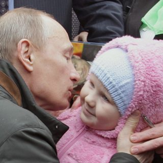 Как в России хотят улучшить рождаемость