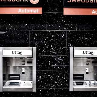 Svajig sociala medier-hållning och bakom bankomatbluffen 