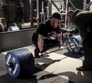 920: 300 kg i marklyft med Troive