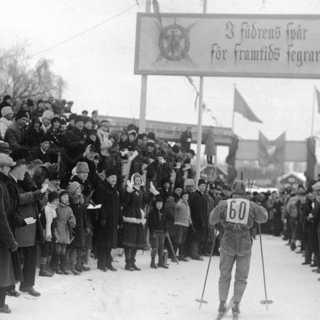 Honungsvalla, nationalism och tremetersskidor när Vasaloppet fyller 100 år