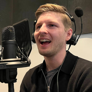 Episode 105 - Helstrup og Enga, kontrakter, Bassi, ny sang til Forza og reisetips