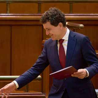 Volkswagen Executives Convicted in Scandal, Nicusor Dan Becomes President, Germany Increases Military Aid to Ukraine, Europe Launches Vaccine Hub, and more...