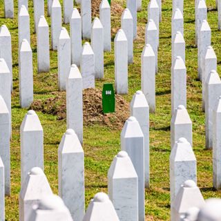 Srebrenican muistaminen