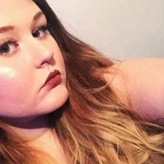 Ätstörd och tjock: "Samhället har tagit min barndom"