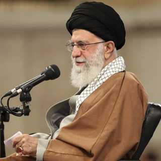 Protester mot SVT och TV4 för bevakning av protester i Iran, Kina på offensiven som global mediejätte, svensk citat-kultur på tvärs