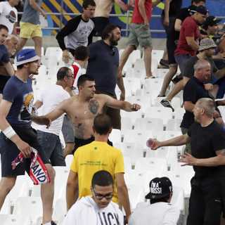 Makten över fotbollsbilder och ledartextanklagelser mot SvT