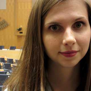 Yngst i riksdagen: "Farligt bli van vid så här hög lön"