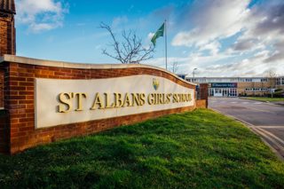STAGS pupils First Give – Refuge