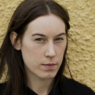 Klara gömde sig i tio år – tecknade sig fri