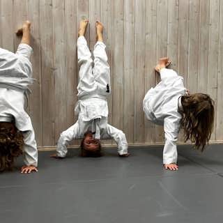Shi! Robotteja, laavaa ja karatevoimia – Karate LAO, osa 4
