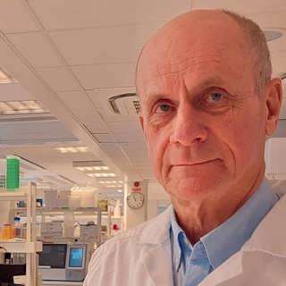 Han jagar svaret på gåtan Alzheimers