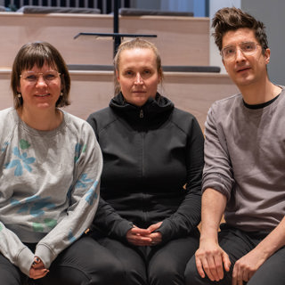 Frågan: Är okodat material mer kreativt och jämställt?