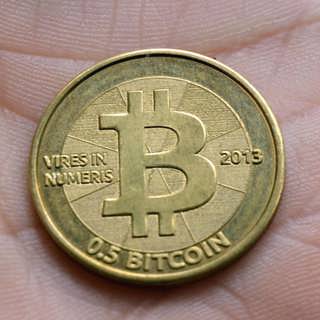 Om bitcoin och virtuella valutor