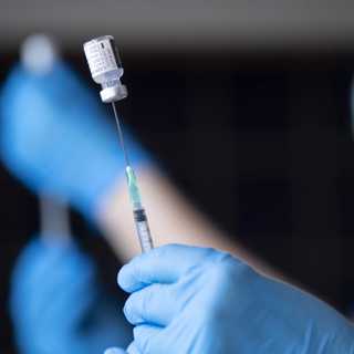 SVT förvarnade misstänkta brottslingar och förvirrat icke-avslöjande om påstått vaccin-fusk i Ekot