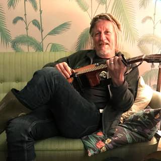 Stefan Sundström sjunger ”Den lilla bäcken” av Allan Edwall