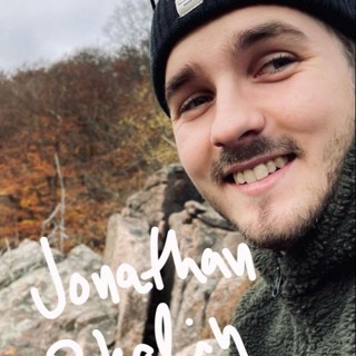 Jonathan 23 - "För skolan har aldrig varit ett ställe jag vill gå till, jag vill inte tillbringa 8 timmar om dagen där, så kul är det inte"