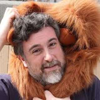 Episode 11: Interview with Dr Michael Graziano from Princeton about Peripersonal Space the protective bubble about our body.