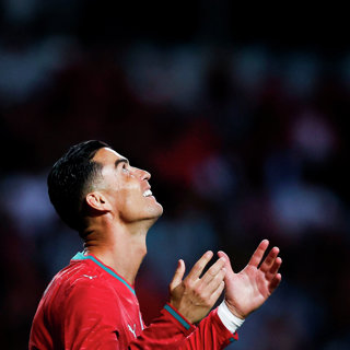 Han ligner en actionfigur og træner om natten. Men spænder Ronaldos ego ben for VM-drømmen?