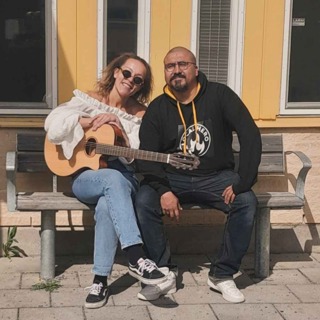 "När jag var 12 fick jag en gitarr av min pappa" - Bella Novak