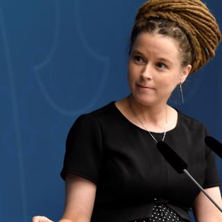 Lösa tyglar i nya public service-politiken, Aftonbladets bensinbråk med finansministern, bistert i Ystad efter Sydsvenskans avslöjande