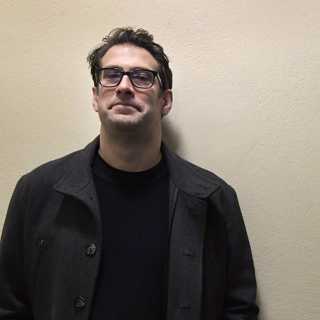 Närgånget med Johanna Möller, Realtid stäms i London, Träffsäker UG-satir avslöjar granskarna, Dagens Nyheter skrotar boksatsning