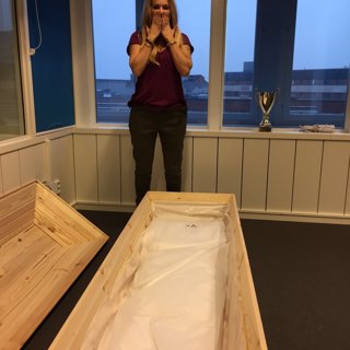 Laila blir levande begraven!