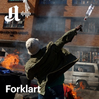 Med pisker og stokker går folk fra dør til dør og leter etter innvandrere