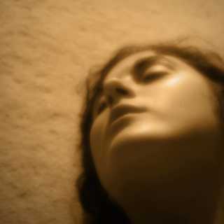 På låtsas och på riktigt. Om eskapism.