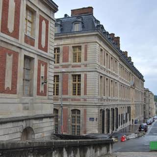 Bland stenhuggarkantiner och biljardrum – om livet vid Versailles