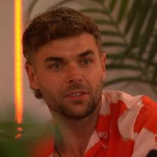 Love Island Week 2 Recap: Love Triangles, Graft Levels & Chaos – CDReality Cast Reacts!