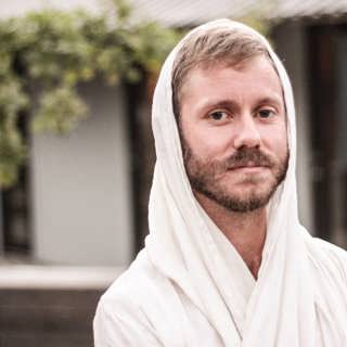 Synteismen – Joel är med och skapar en ny religion