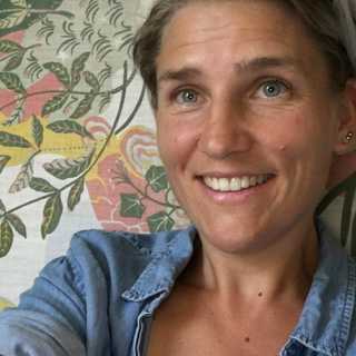 Lina studerar vänskapande i högstadiet