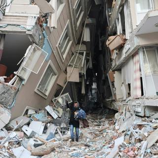 The aftermath of the quake and the politics of aid