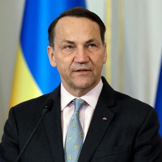 Can Europe Defend Itself Without America? Radek Sikorski on NATO & Ukraine