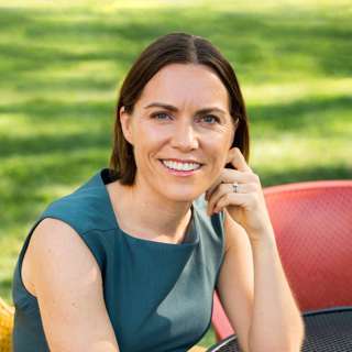 #178 – Emily Oster on what the evidence actually says about pregnancy and parenting