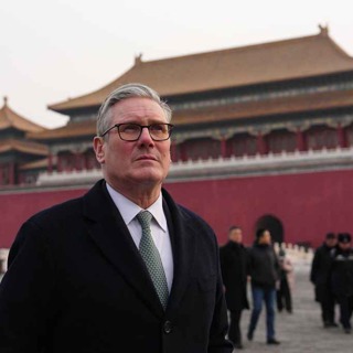 How should the UK manage its relationship with China?